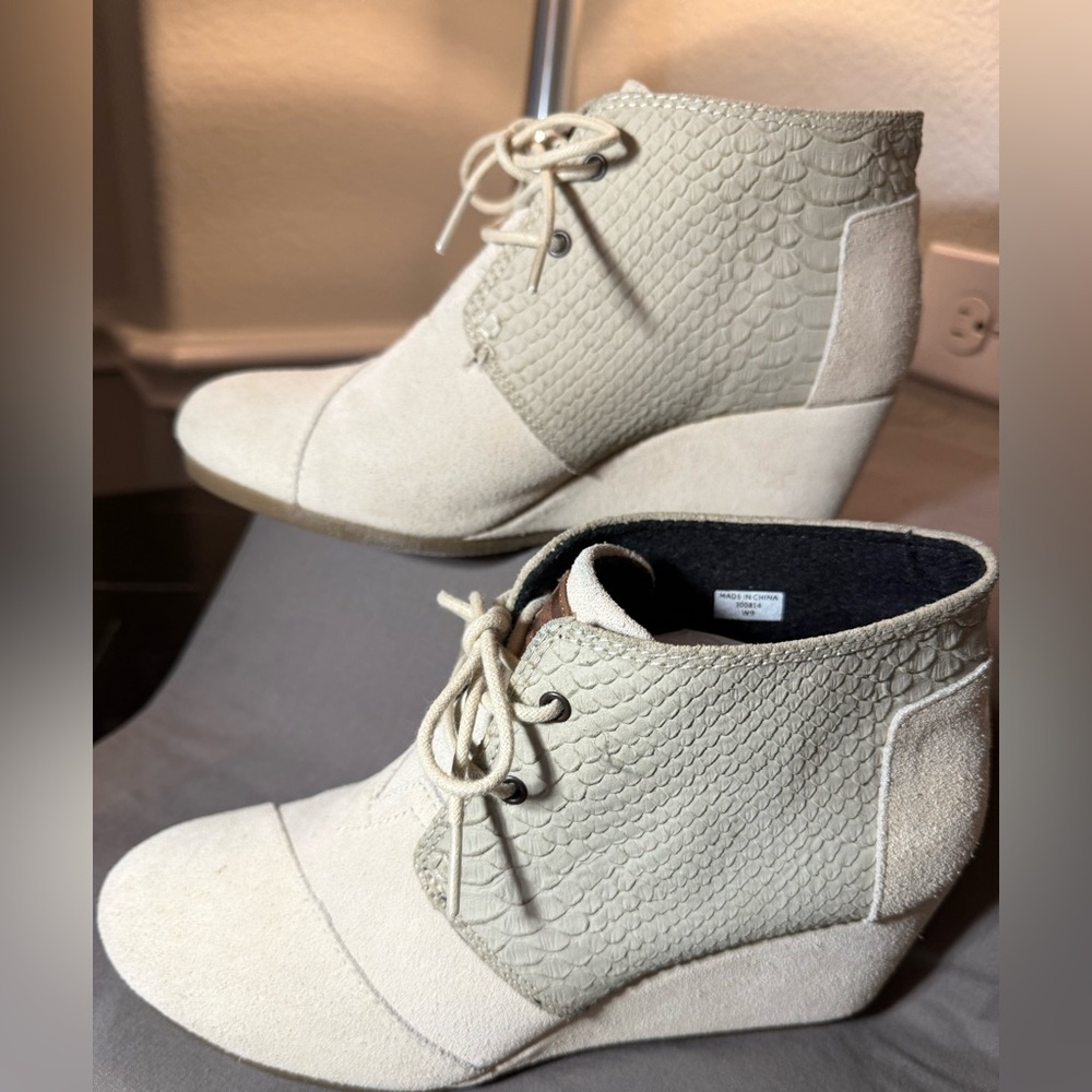 Toms Beige Textured Desert Wedge Boots